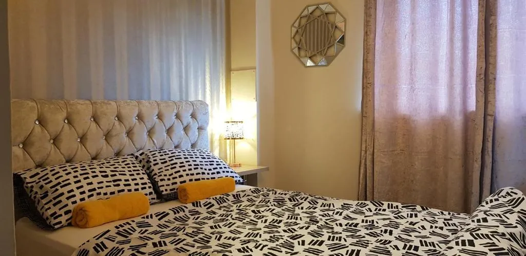 HEART OF EDINBURGH CITY- upto 4 sleeps. free wi-fi, Edinburgh, United Kingdom