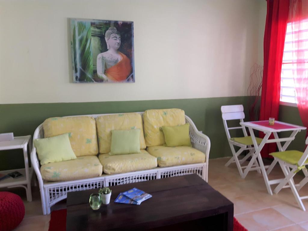 a living room with a couch and a table at SXM Spotters Paradise in Lowlands