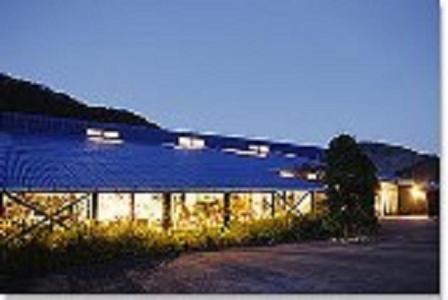 a building with a blue tarp on top of it at Gallery Court Ofa Atu in Kawazu