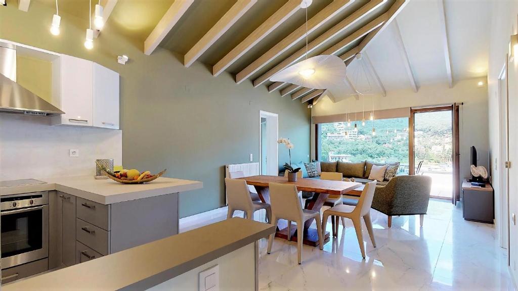 a kitchen and dining room with a table and chairs at Parga Inn Suites in Parga