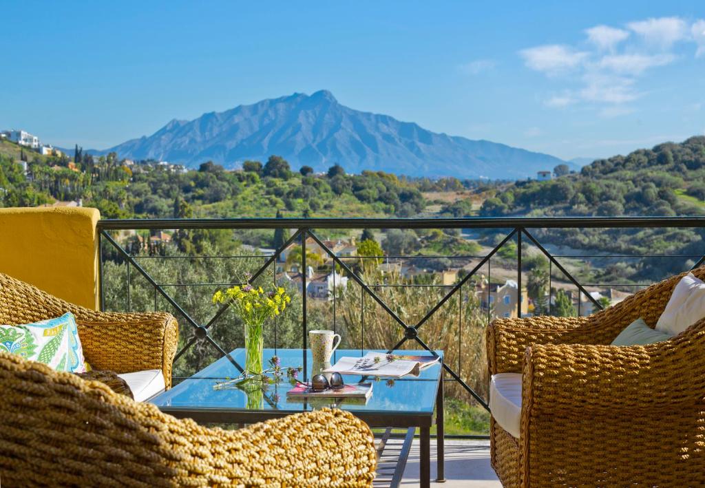 Los Olivos 2 bedroom apartment - sleeps 6 Nr San Pedro/Estepona/Marbella - Housity