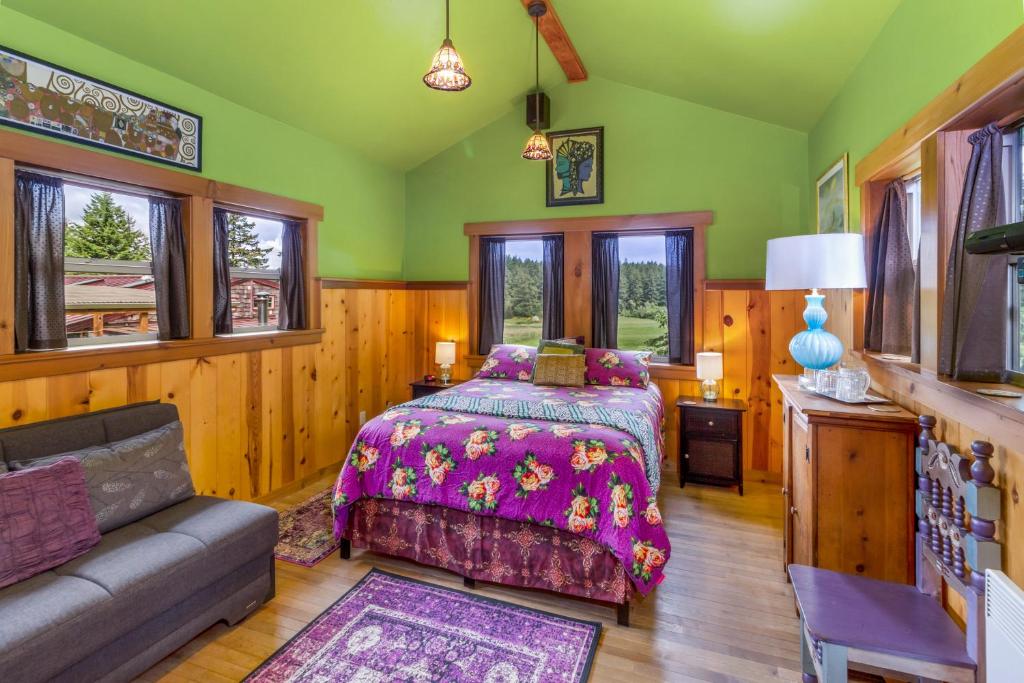 Postel nebo postele na pokoji v ubytování Juniper Lane Guest House