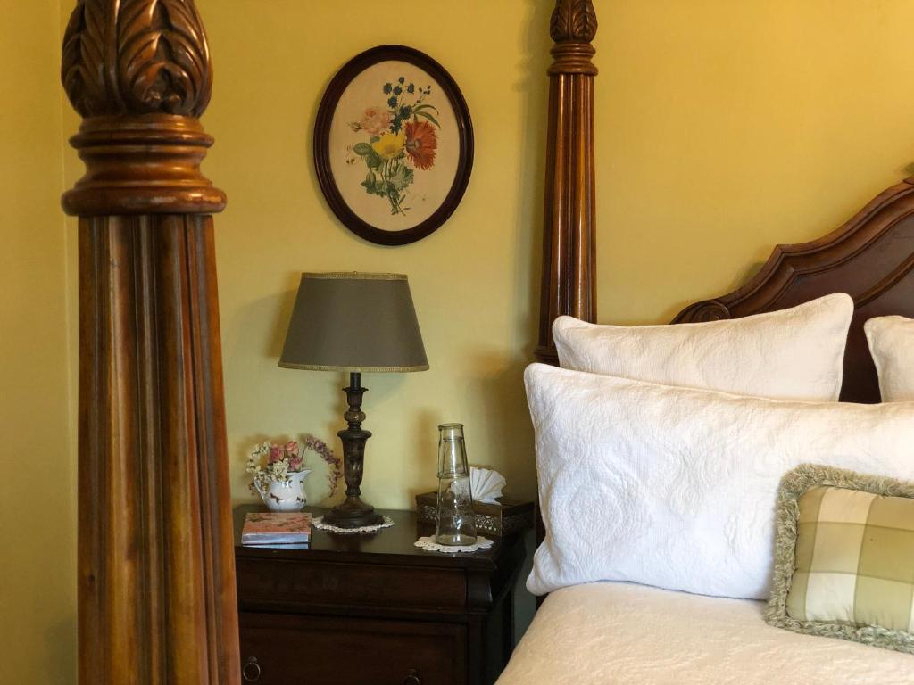 The Inn on Knowles Hill Bed & Breakfast Hotel - Deluxe King Room