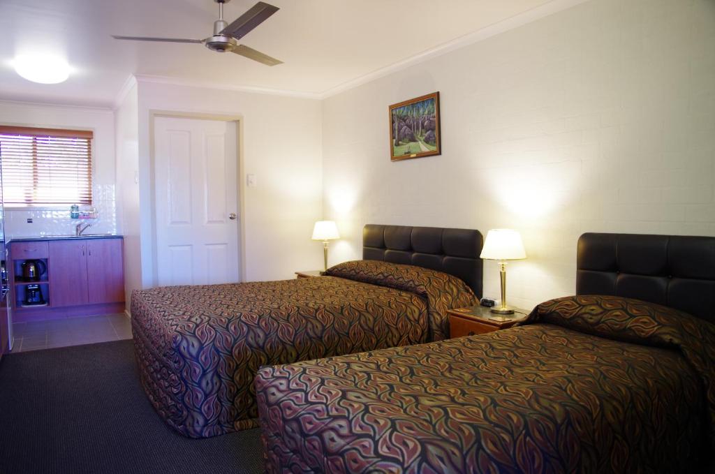 Postel nebo postele na pokoji v ubytování Stannum Lodge Motor Inn