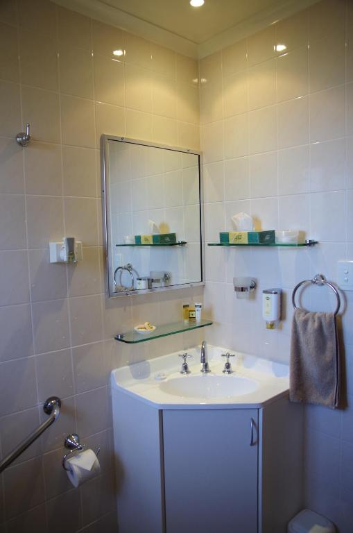 Koupelna v ubytování Stannum Lodge Motor Inn