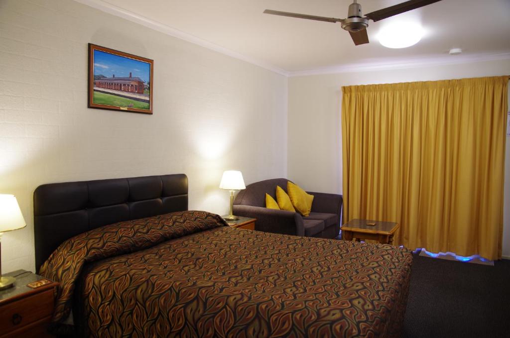 Postel nebo postele na pokoji v ubytování Stannum Lodge Motor Inn