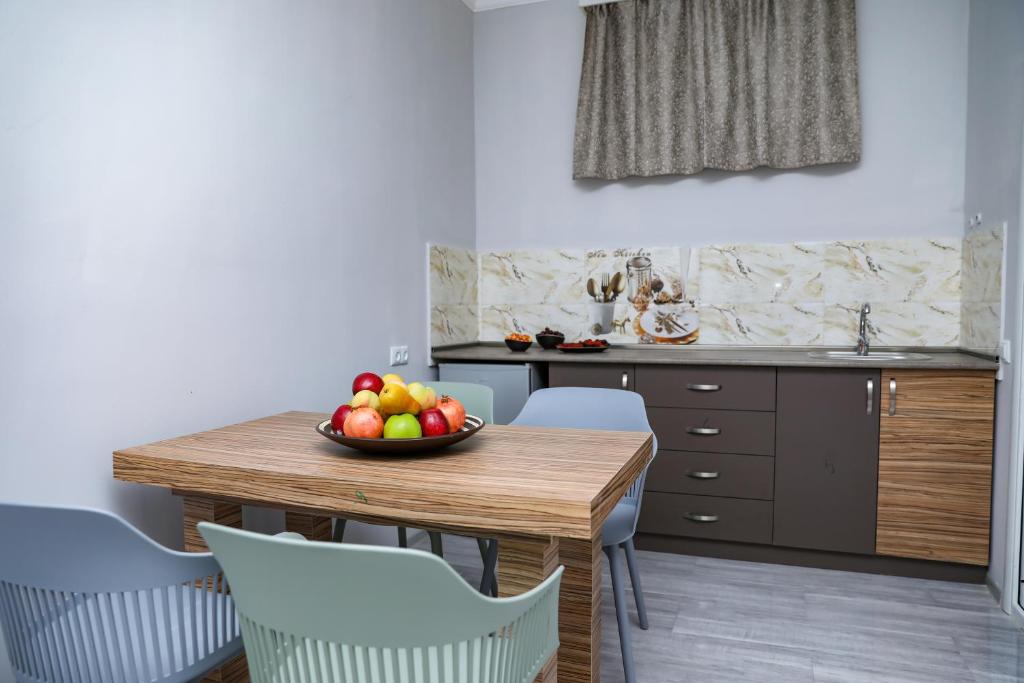 Kuchyň nebo kuchyňský kout v ubytování Garden Inn Resort Sevan