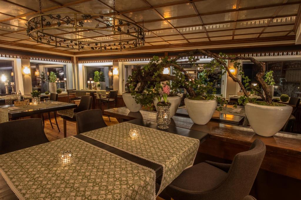 Restaurace v ubytování Hotel Ciasa Salares
