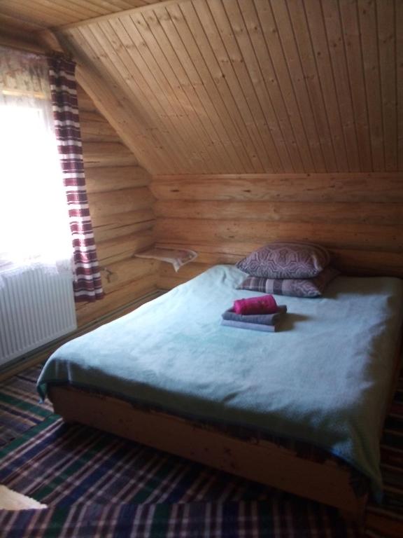 Postel nebo postele na pokoji v ubytování Cottage Лісовий