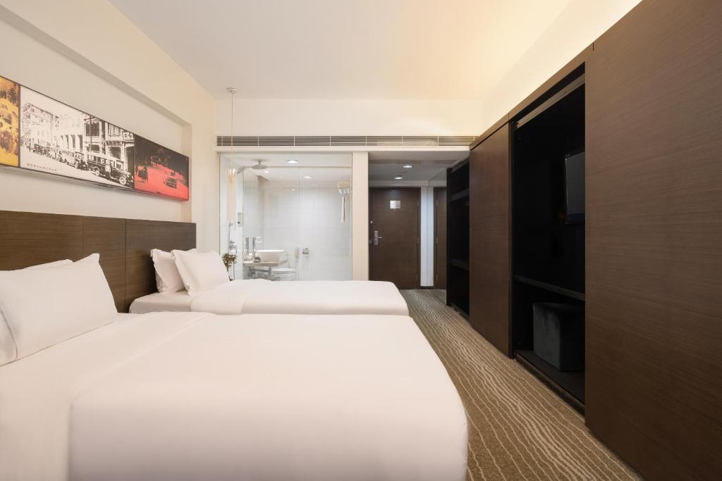 Postel nebo postele na pokoji v ubytování 广州友和酒店Yuwa Hotel-Free Shuttle Bus to Canton Fair Complex DuringCanton Fair Period