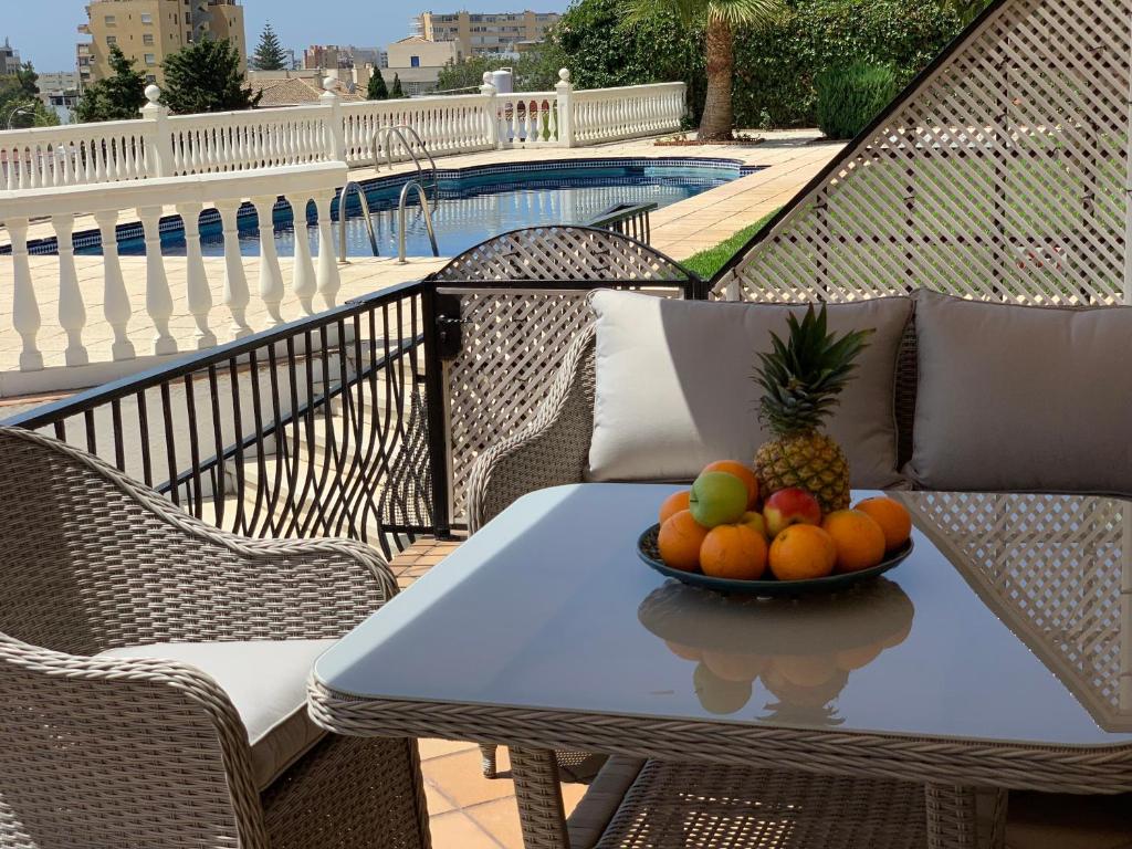 a bowl of fruit on a table on a balcony at Apartaments Bastion in Torremolinos