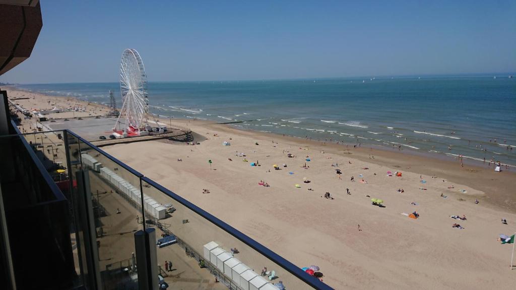 a view of a beach with people and the ocean at Beach Palace in Middelkerke