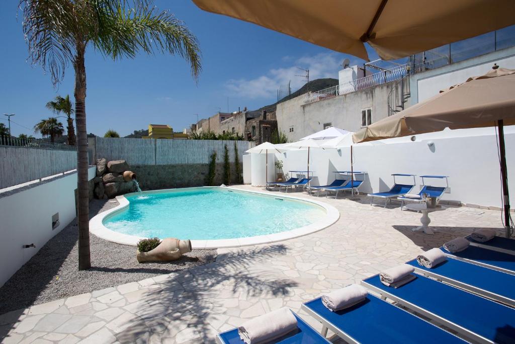 Bazén v ubytování Odysseus Hotel nebo v jeho okolí