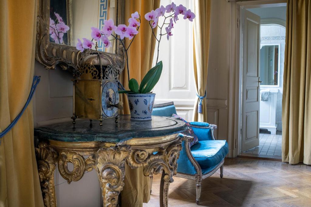 Posezení v ubytování Västanå Slott