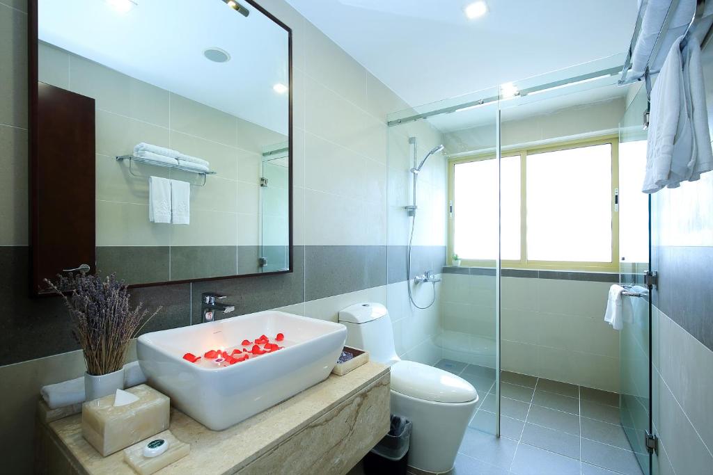 Phòng Deluxe Giường Đôi Có Ban Công