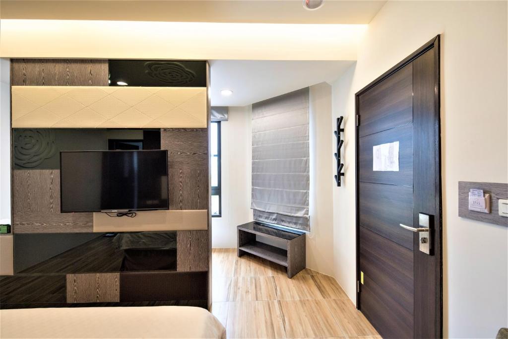 TV a/nebo společenská místnost v ubytování 晴空桂冠 Clear Sky Laurel Hotel