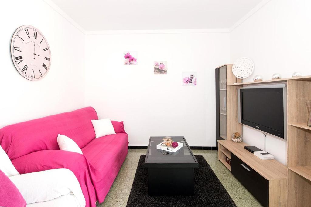 TV a/nebo společenská místnost v ubytování Apartamentos Costa Brava Las Vistas