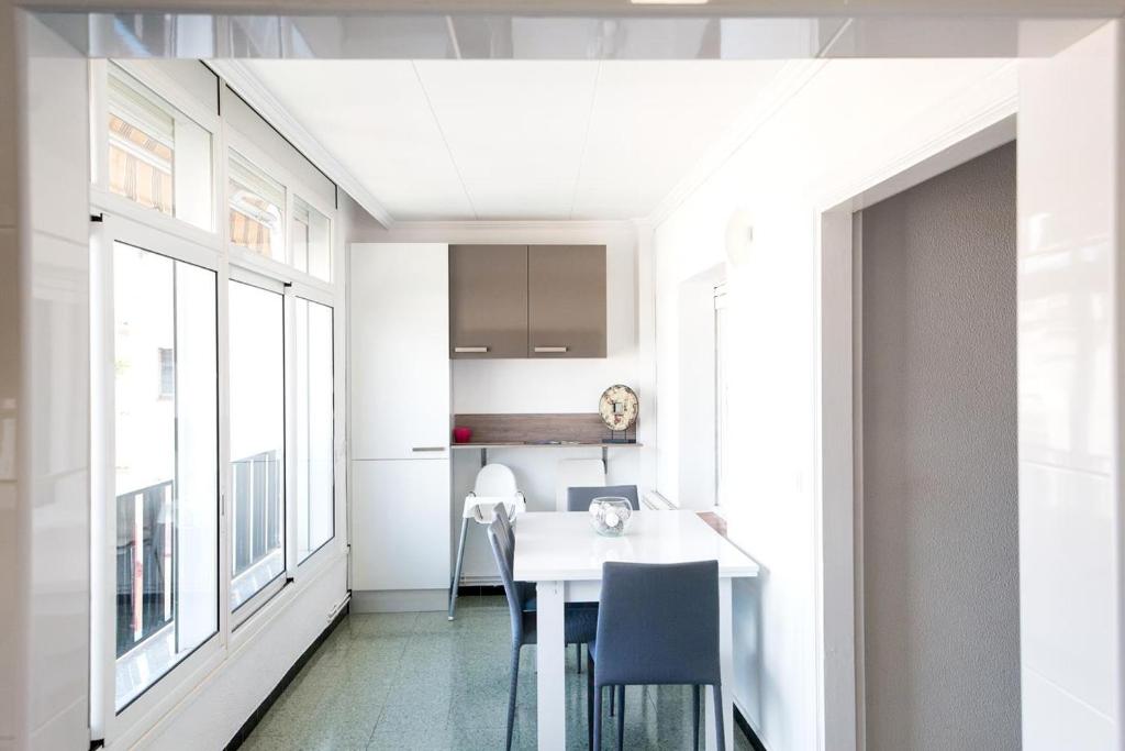 Kuchyň nebo kuchyňský kout v ubytování Apartamentos Costa Brava Las Vistas