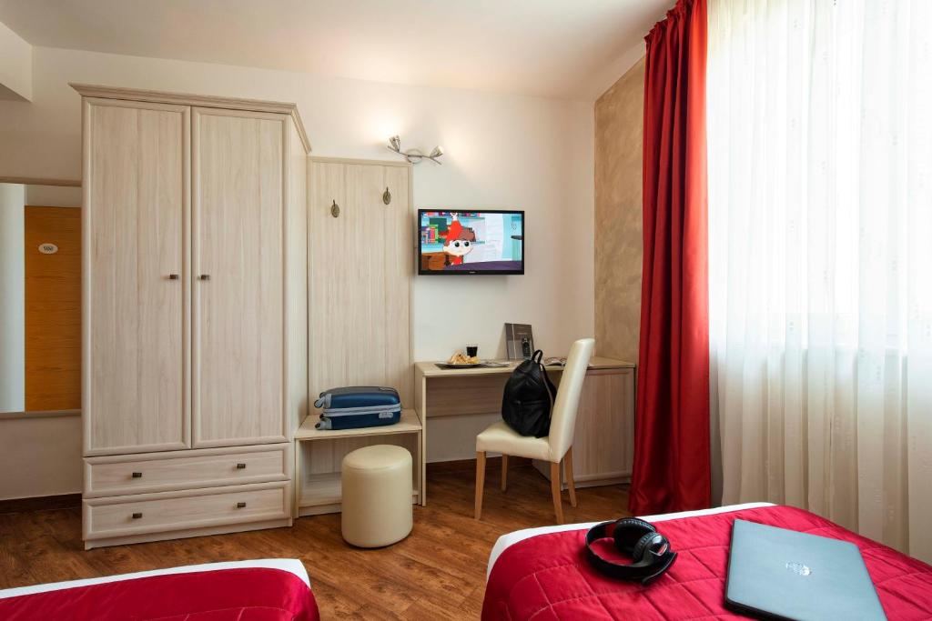 TV a/nebo společenská místnost v ubytování Simon Hotel