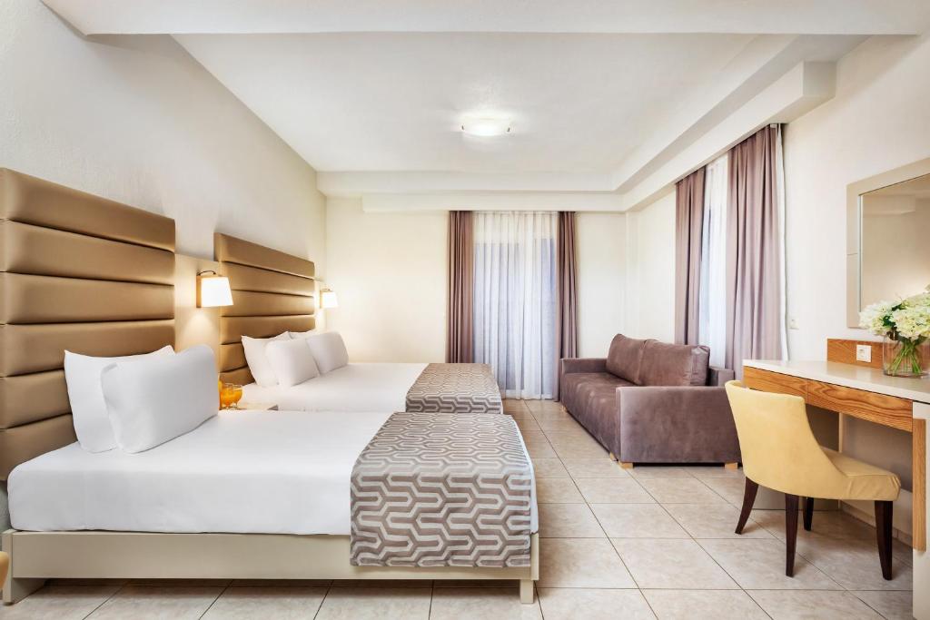 Postel nebo postele na pokoji v ubytování Poseidon Palace