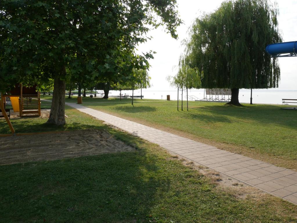 Ogród w obiekcie Balaton Exclusive Apartman