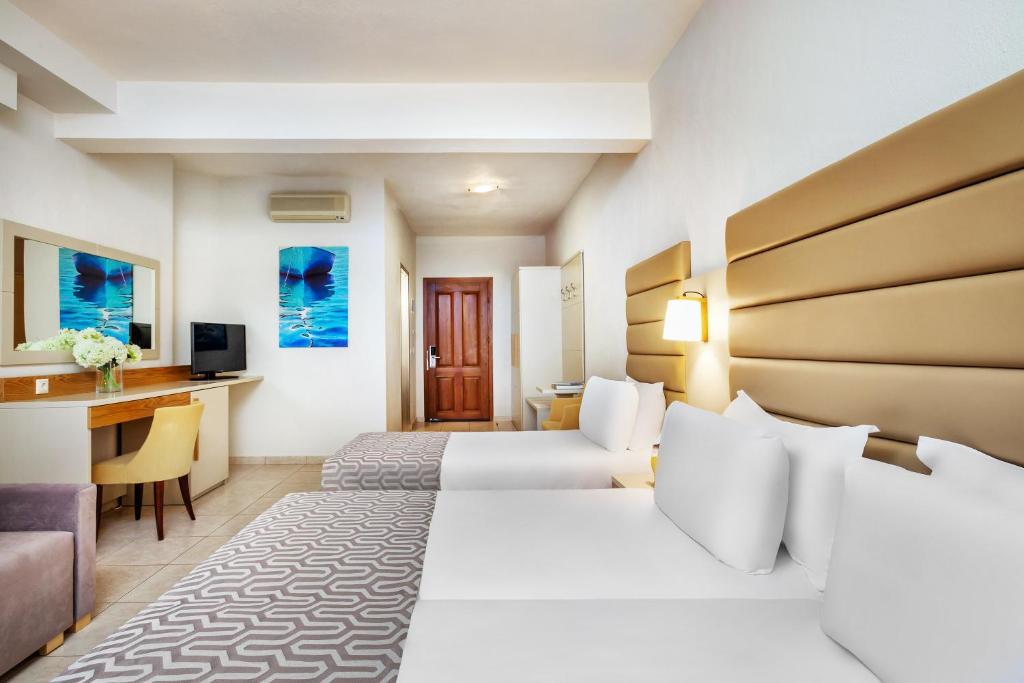 TV a/nebo společenská místnost v ubytování Poseidon Palace