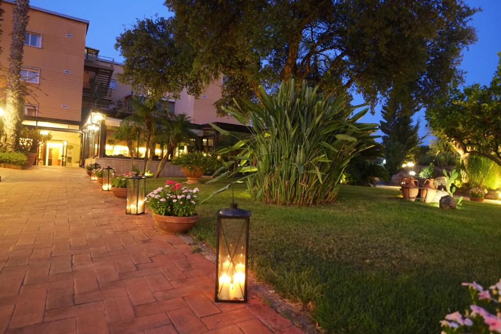 Vonkajšia záhrada v ubytovaní Colleverde Park Hotel