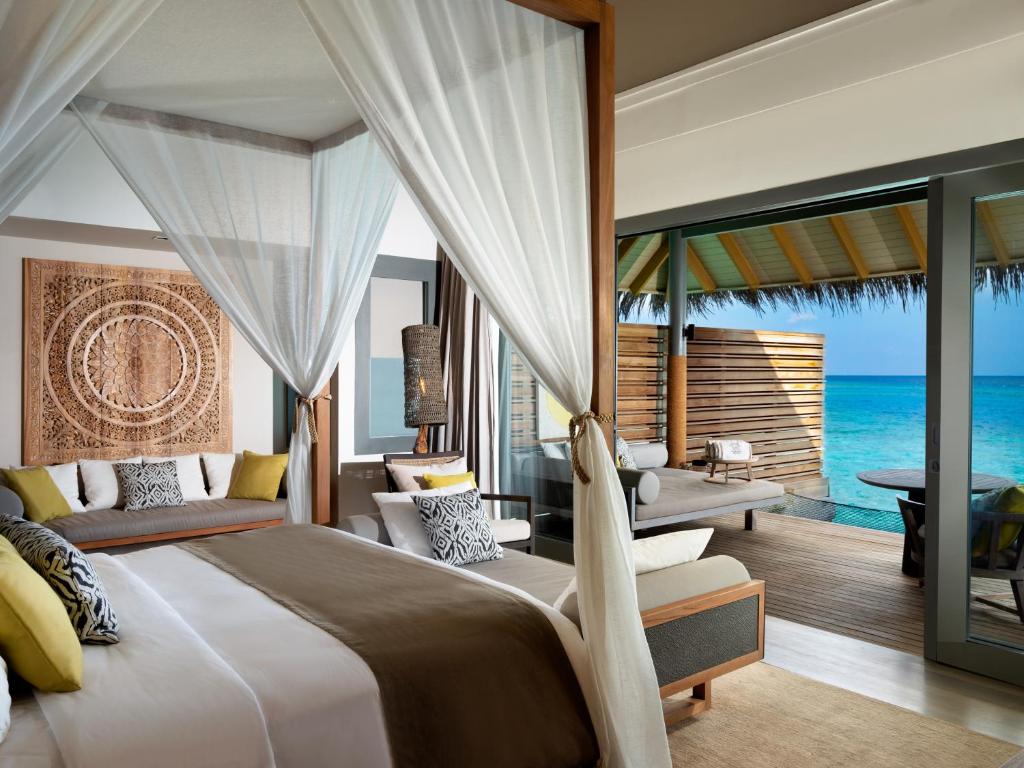 Postel nebo postele na pokoji v ubytování Vakkaru Maldives - 30 percent off on seaplane transfers for stays until 19 Dec 2025