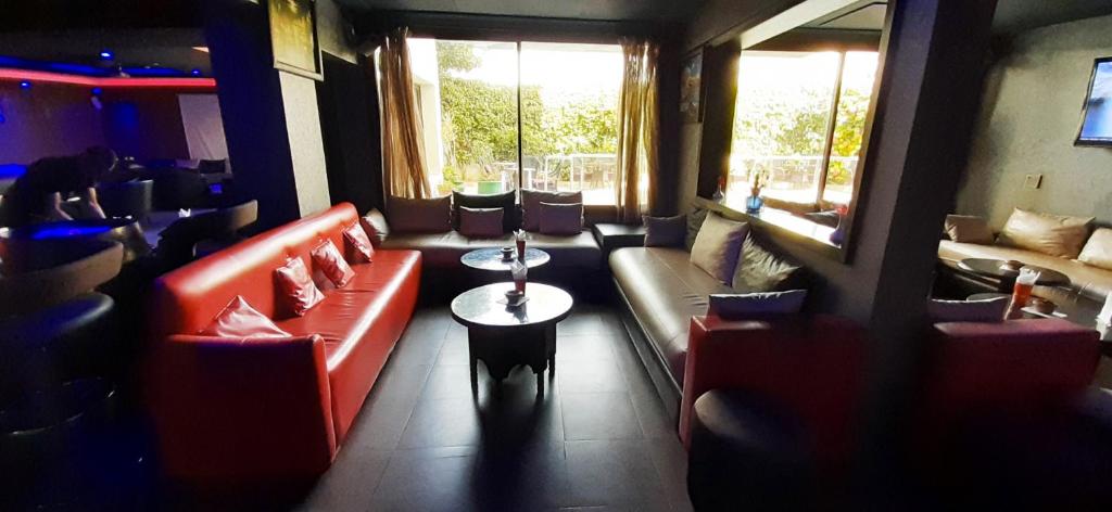 Posezení v ubytování New Farah Hotel