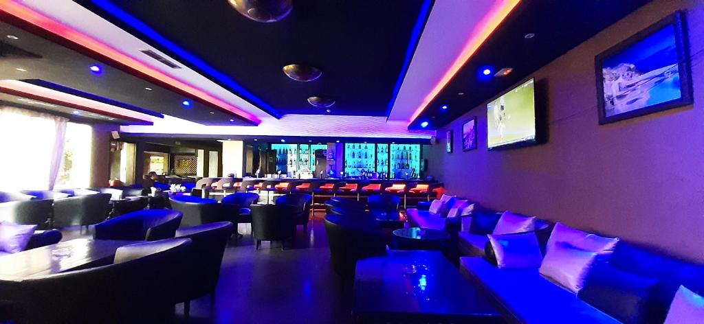 Posezení v ubytování New Farah Hotel