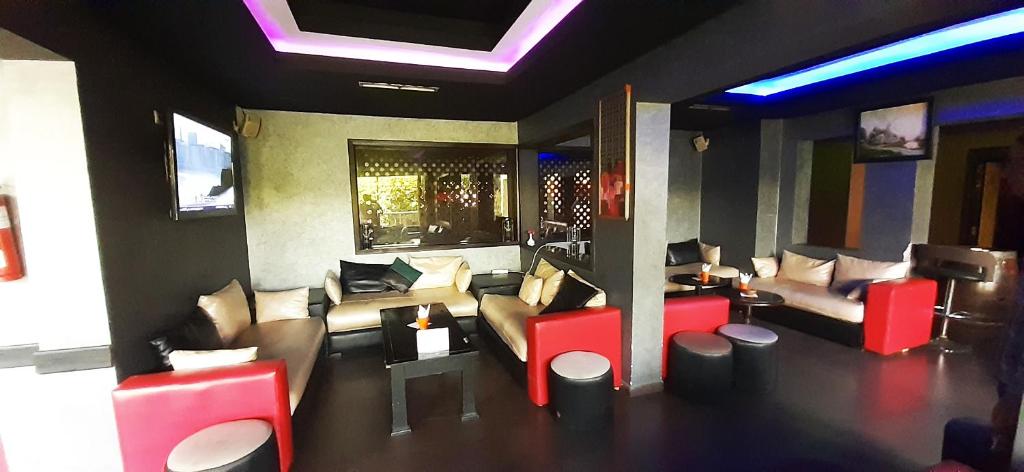 Posezení v ubytování New Farah Hotel
