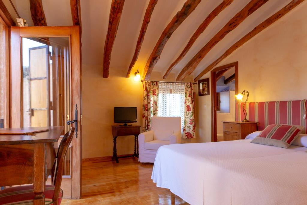 Postel nebo postele na pokoji v ubytování Hotel Rural Mas Fontanelles
