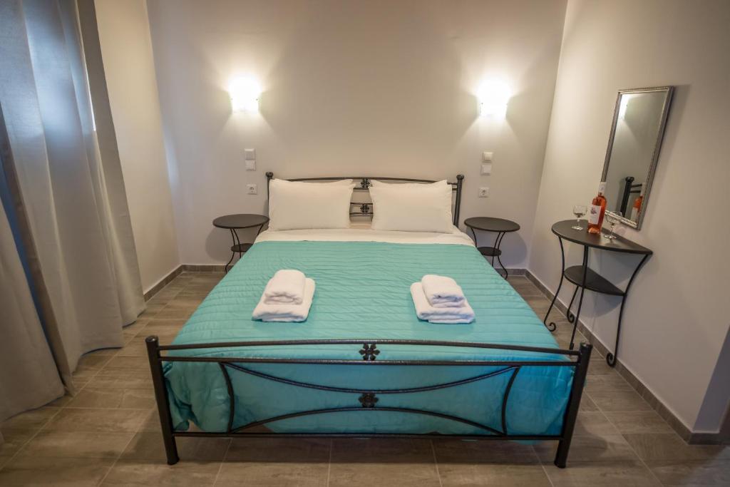 Postel nebo postele na pokoji v ubytování Camping & Rooms Kariotes