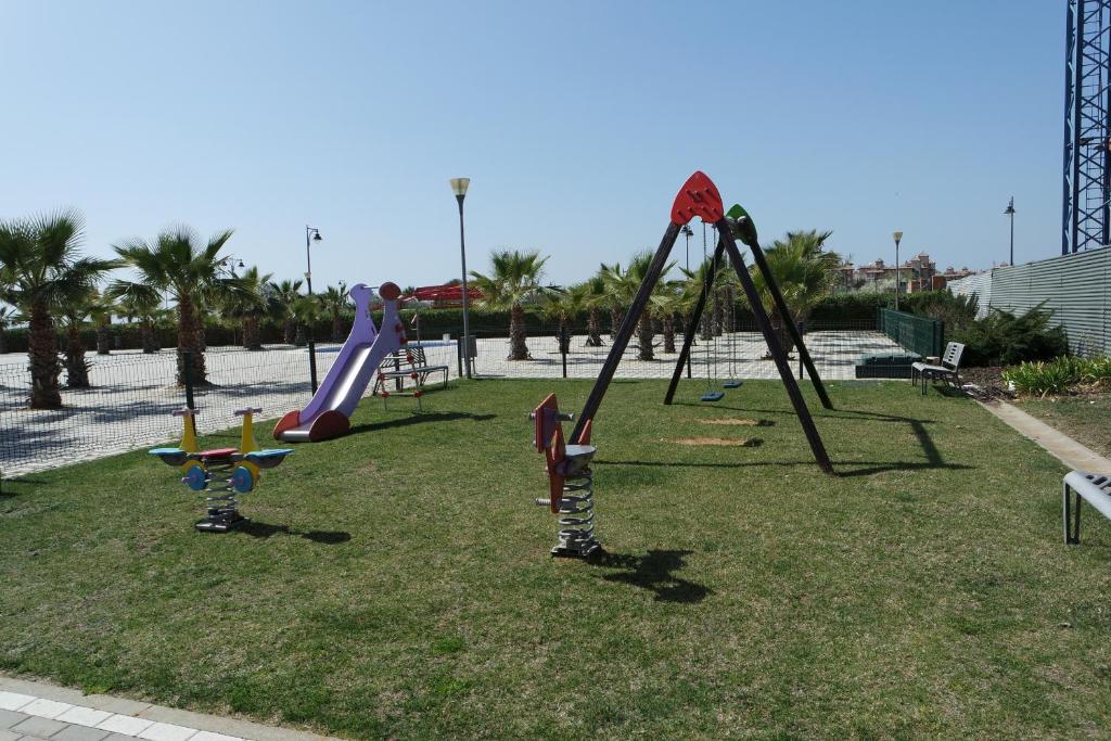 Plac zabaw dla dzieci w obiekcie Las Arenas by Ĥ