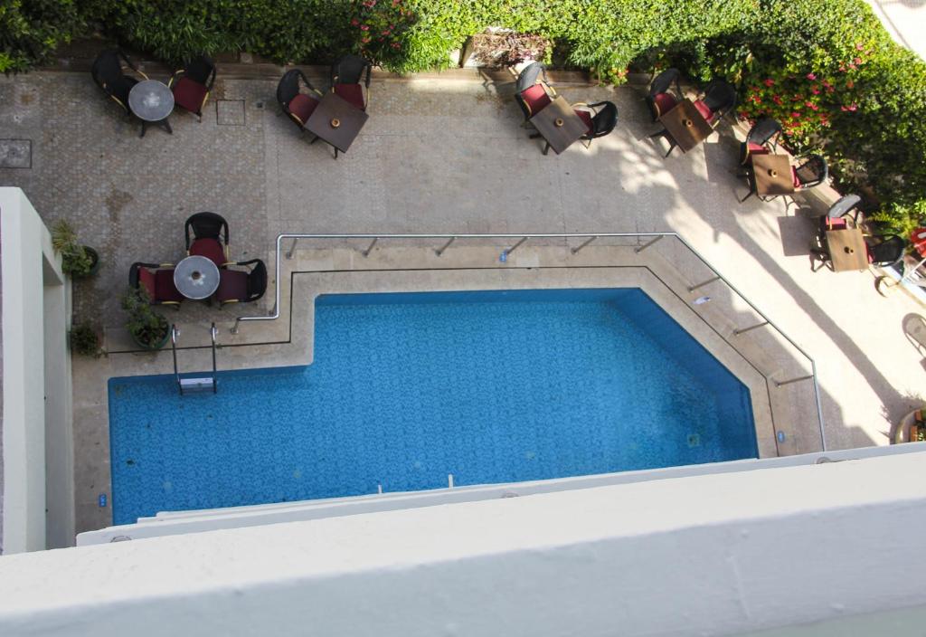 Bazén v ubytování New Farah Hotel nebo v jeho okolí
