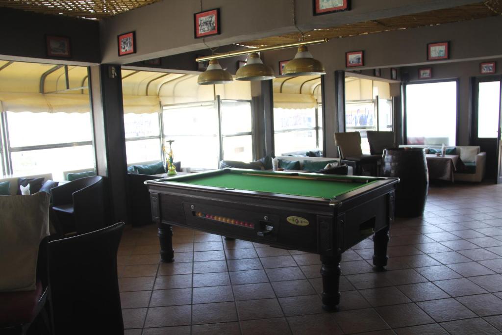 Biliár nebo kulečník v ubytování New Farah Hotel