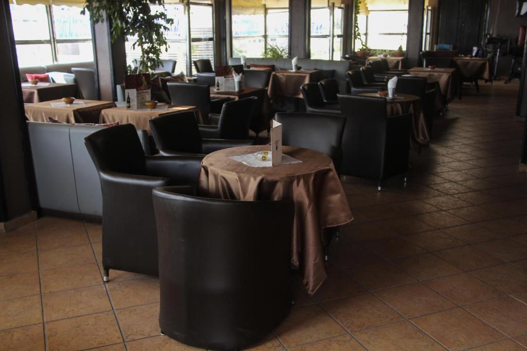 Restaurace v ubytování New Farah Hotel