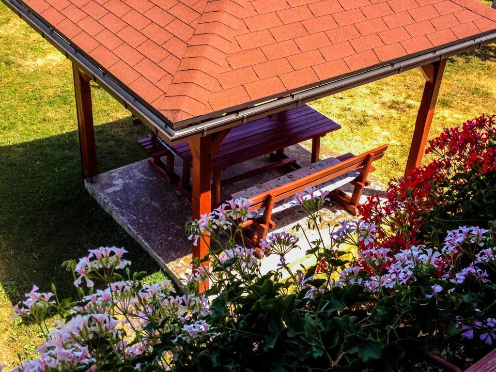 Vonkajšia záhrada v ubytovaní Guesthouse Ante Hodak