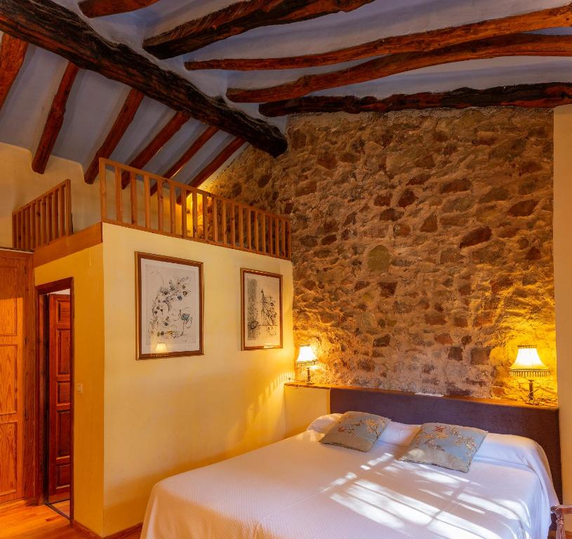 Postel nebo postele na pokoji v ubytování Hotel Rural Mas Fontanelles