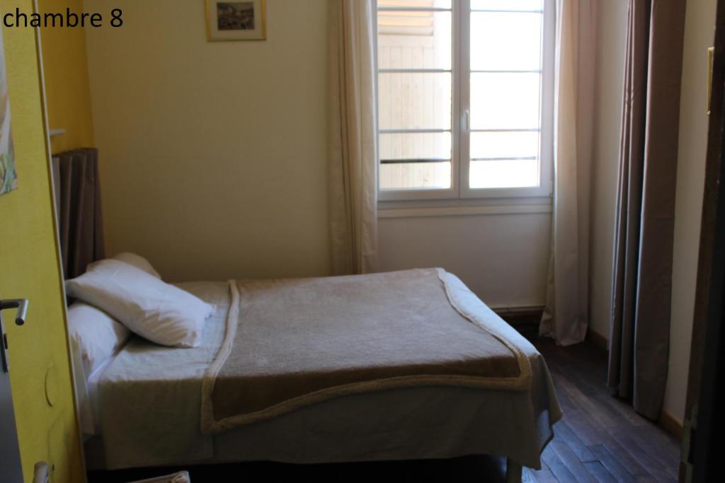 Postel nebo postele na pokoji v ubytování Hôtel le Dervois