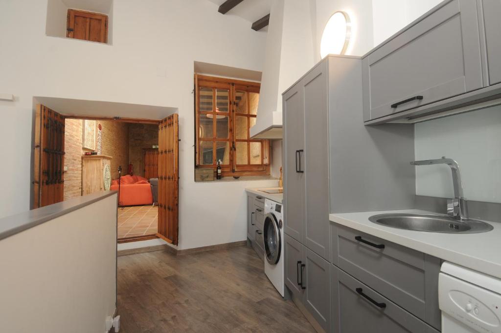 Kuchyň nebo kuchyňský kout v ubytování LA CASONA DE BAUTISTA 4 estrellas con piscina montanchez CACERES