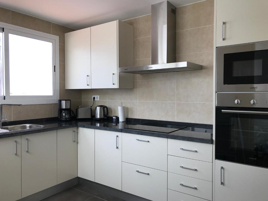 Kuchyň nebo kuchyňský kout v ubytování Penthouse Charming Nueva Alcaidesa