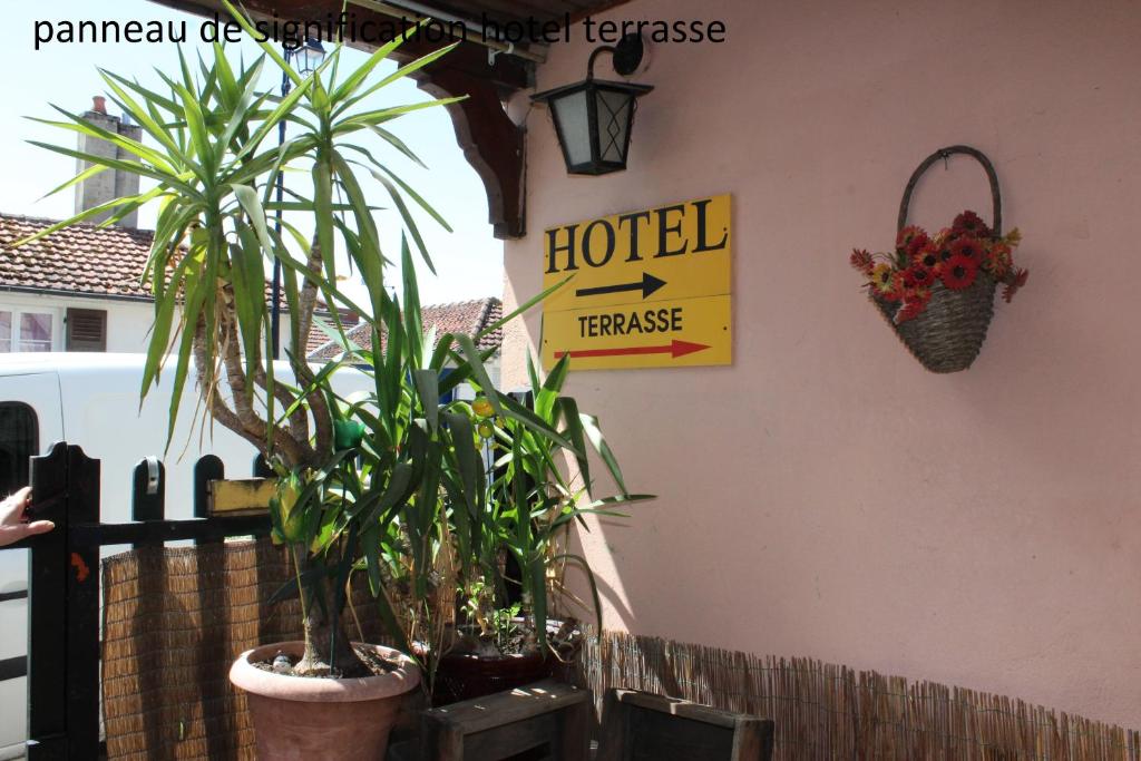 Certifikát, hodnocení, plakát nebo jiný dokument vystavený v ubytování Hôtel le Dervois