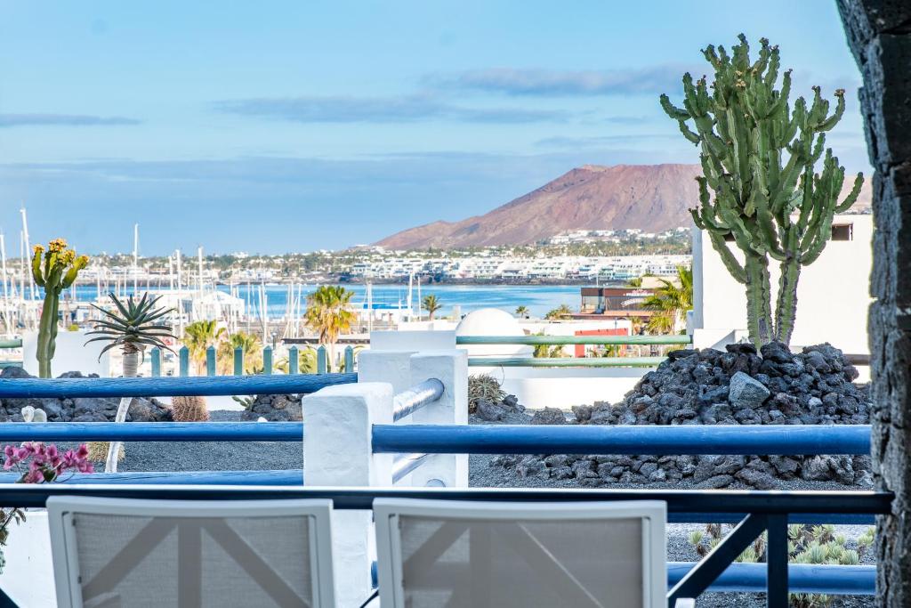 a table and chairs with a view of the ocean at Hotel LIVVO Volcán Lanzarote in Playa Blanca