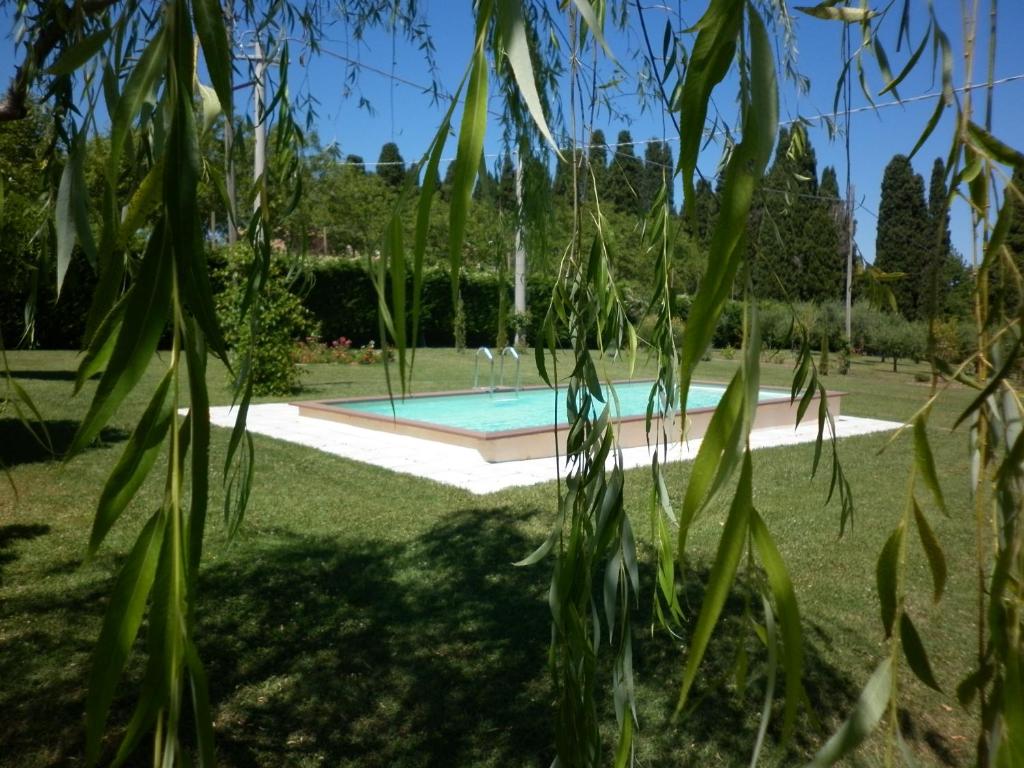 The swimming pool at or close to Villa Jolanda