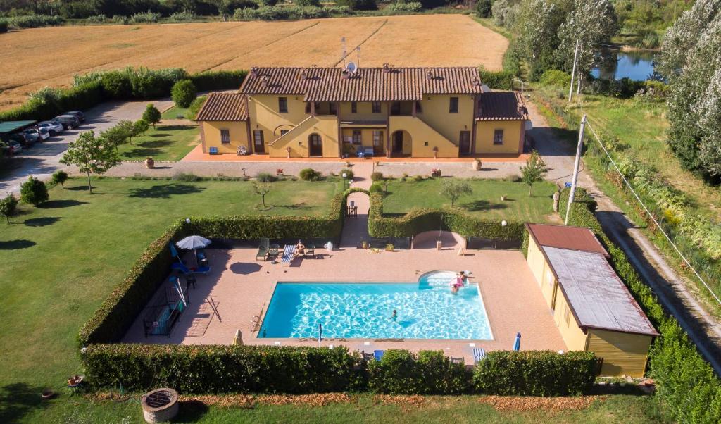 Bazén v ubytování il Chiassetto Agriturismo No Kids nebo v jeho okolí