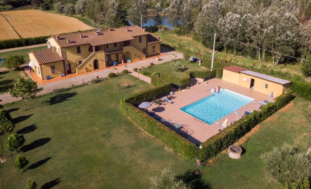 Bazén v ubytování il Chiassetto Agriturismo No Kids nebo v jeho okolí