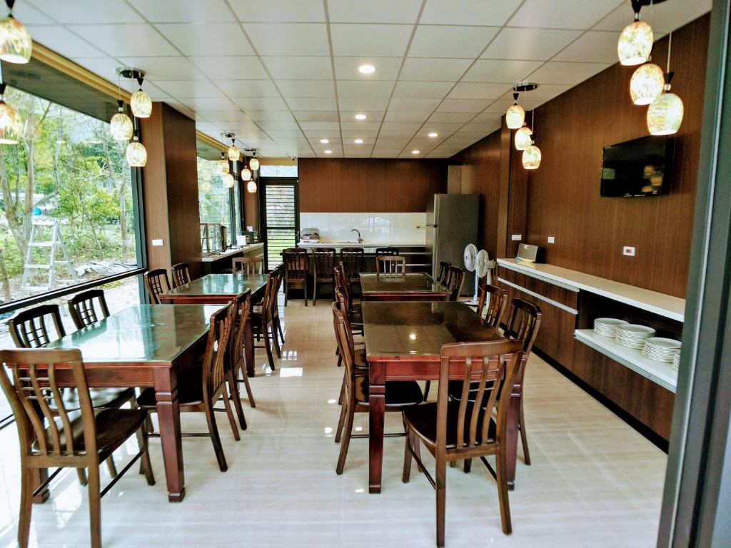 Restaurace v ubytování 風鈴鐵道包棟Villa莊園-全新電梯景觀莊園