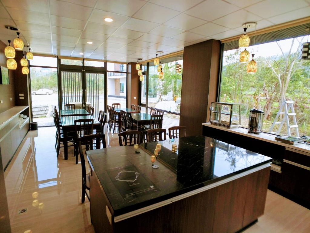 Restaurace v ubytování 風鈴鐵道包棟Villa莊園-全新電梯景觀莊園