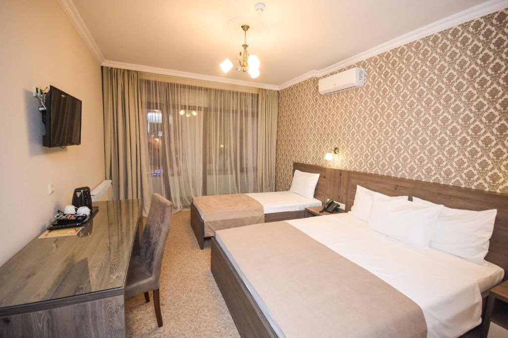 Postel nebo postele na pokoji v ubytování Old Garden Hotel Batumi